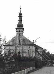 starší foto kostela - pohled zepředu zprava