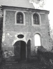 starší foto kostela - vchod v levé stěně kostela