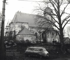 pohled zezadu zleva - oprava střechy