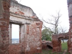 pohled do interiéru - pravá stěna