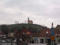 celkový pohled na kapli z náměstí
