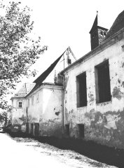 boční strana kláštera s věžičkou kostela