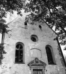 průčelí kostela