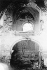 starší foto interiéru kostela - pohled do severního křídla