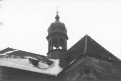 starší foto kostela - detail střechy s věžičkou