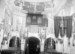 starší foto interiéru kostela - přední část, foto E. Glocker