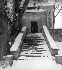 schodiště ke kostelu