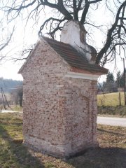 pohled zezadu zleva