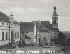 náves s kostelem