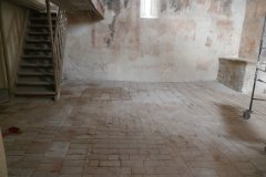 opravená cihlová podlaha