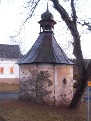 pohled zezadu zleva