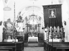 starší foto interiéru kostela - zadní část