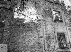 chátrající kaple
