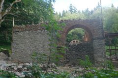 pohled zleva