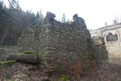 pohled zezadu zleva