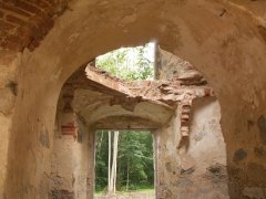 pohled do interiéru - propadlá klenba kruchty