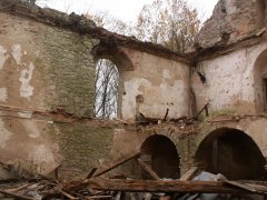 pohled do interiéru - část stěny u kruchty