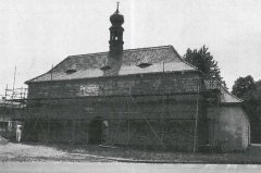 oprava kaple - pohled zepředu zprava
