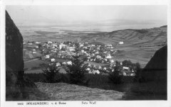 dobová pohlednice města s kostelem