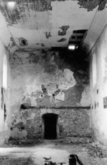 starší foto interiéru kostela - pohled ke kruchtě