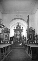 starší foto interiéru kostela - zadní část