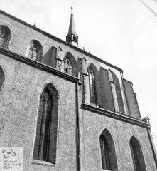 jižní strana kostela