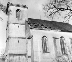 kostel poškozený vichřicí