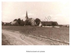 starší pohlednice s kostelem