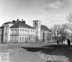 věž kostela stržená vichřicí