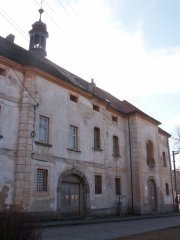 pohled zleva