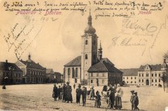 dobová pohlednice města s kostelem