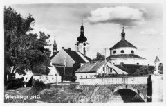 dobová pohlednice města s kostelem