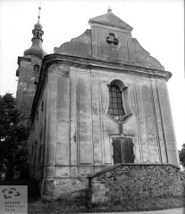 průčelí kostela
