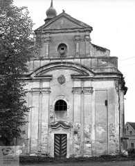 průčelí kostela
