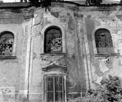 jižní průčelí lodě