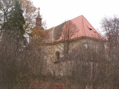 pohled zezadu zprava - nové části střechy