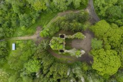 pohled z dronu na kostel