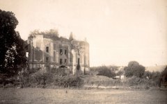 starší pohlednice s kostelem