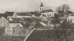 celkový pohled na ves s kostelem