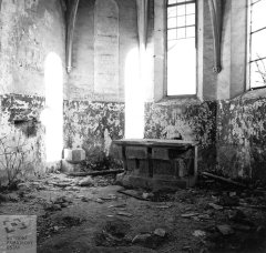 presbytář po spadnutí střechy