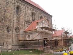 vchod do kostela