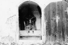 starší foto interiéru kaple