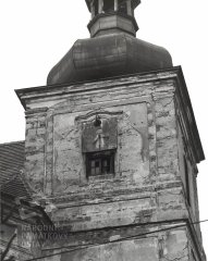 kostel před renovací - detail věže