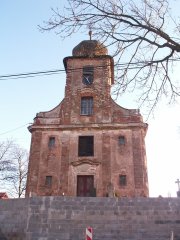 průčelí kostela