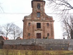 průčelí kostela