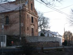 oprava zdi před průčelím kostela