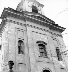 průčelí kostela