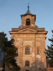 průčelí kostela