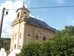 pohled zepředu zprava- opravené schodiště