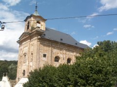 pohled zepředu zprava - opravené schodiště